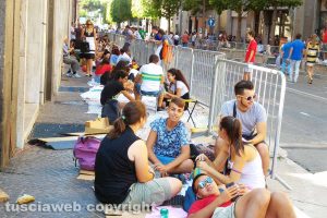 Viterbo - Santa Rosa - L'attesa lungo il percorso