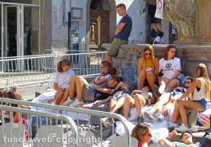 Viterbo - Santa Rosa - L'attesa lungo il percorso