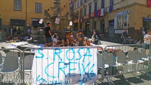 Viterbo - Santa Rosa - L'attesa lungo il percorso