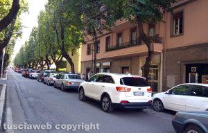 Viterbo - Coda su viale Bruno Buozzi