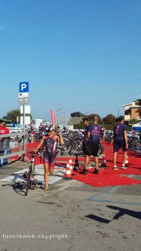Tarquinia - Gara di triathlon al lido