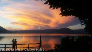 Tramonto sul lago di Vico