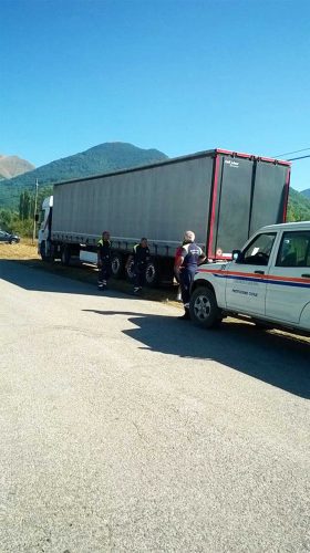 Sisma nel centro Italia - Tarquinia - Un autotreno carico di cibo per i terremotati
