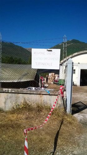 Sisma nel centro Italia - Tarquinia - Un autotreno carico di cibo per i terremotati