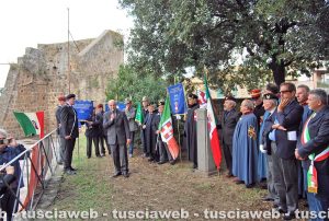 Tuscania - La cerimonia di ricollocazione del busto di re Umberto II