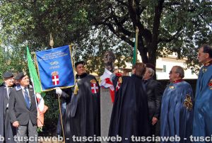 Tuscania - La cerimonia di ricollocazione del busto di re Umberto II