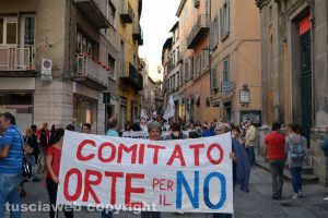 Viterbo - Il corteo per il no al referendum