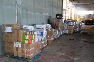 Sisma nel centro Italia - Tarquinia - Un autotreno carico di cibo per i terremotati