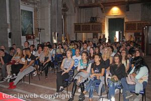 Viterbo - Studenti all'ex chiesa della Pace