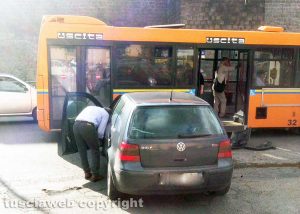 Viterbo - Piazza Crispi - Scontro auto-bus