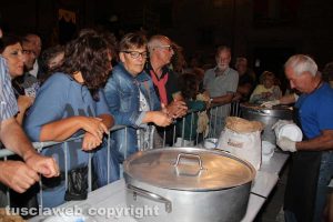 La fagiolata sotto la macchina 