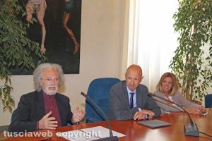 Viterbo - Franco Carlo Ricci, il rettore Alessandro Ruggieri e la direttrice generale Alessandra Moscatelli