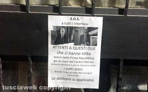 Viterbo - Volantini abusivi nel centro storico