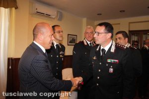 Il capo della mobile Fabio Zampaglione dà il suo benvenuto al colonnello Palma