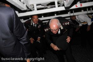 Viterbo - Santa Rosa - Il generale dei carabinieri Tullio Del Sette sotto la macchina con il colonnello Mauro Conte