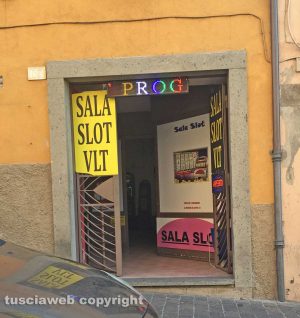 Viterbo - La sala slot di via Cairoli