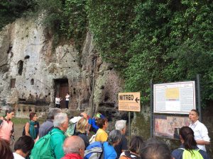 Sutri - Ingresso Mitreo - Il cammino della via Francigena
