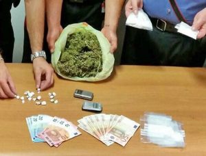 Ladispoli - Il materiale sequestrato dai carabinieri