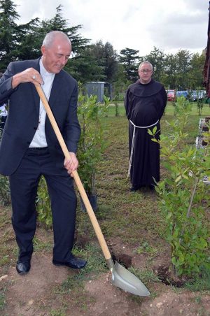 Tarquinia - L'arcivescovo Giorgio Lingua alla Cittadella di Semi di pace