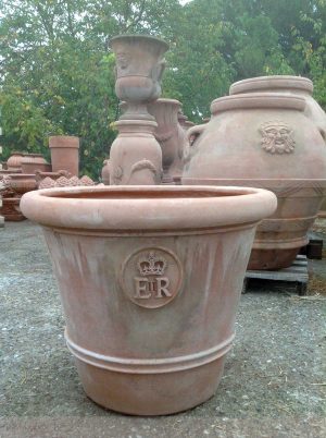 Uno dei vasi donati alla regina 