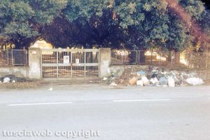 Viterbo - Immondizia fuori dalle ex terme
