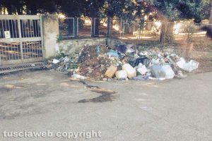 Viterbo - Immondizia fuori dalle ex terme