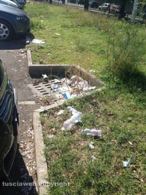 Viterbo - Rifiuti e degrado sulla Cassia Nord