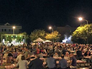 La cena di beneficenza a Pescia Romana