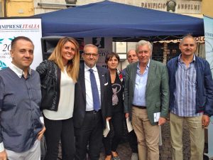 Viterbo - Il presidente di Confimprese D'amico con il sindaco e l'assessora Troncarelli