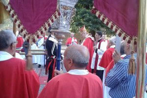 San Lorenzo Nuovo - L'uscita straordinaria del Crocifisso