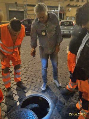 Viterbo - Le bonifiche della Digos sul percorso della macchina di Santa Rosa