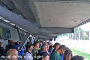 Viterbo - I tifosi della Viterbese sotto la curva del Rocchi