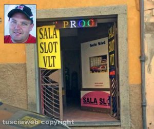 Viterbo - La sala slot rapinata in via Cairoli - In alto a sinistra Rossano Bartolino
