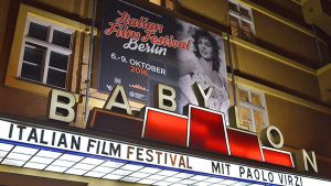 L’esterno del cinema Babylon di Mitte