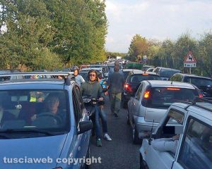 Soriano nel Cimino - Traffico in tilt sulla strada provinciale Sant'Eutizio