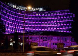 Il palazzo della Regione illuminato di rosa per il mese della prevenzione al tumore al seno