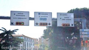 Viterbo - Semaforo non funzionante in viale Raniero Capocci