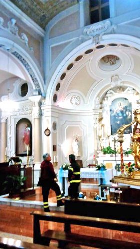 Corchiano - I vigili del fuoco nella chiesa di Santa Maria