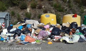 Viterbo - Rifiuti vicino l'ospedale di Belcolle