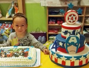 Montalto di Castro - Mattia Biancini e la torta di Capitan America
