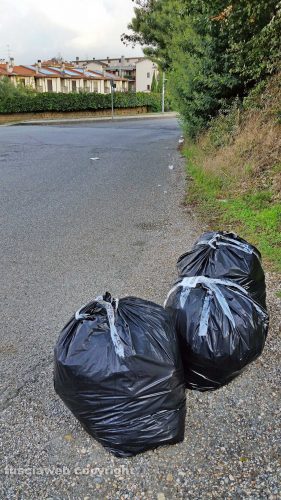Viterbo - Rifiuti su strada Capretta