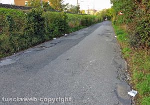 Viterbo - Rifiuti su strada Capretta