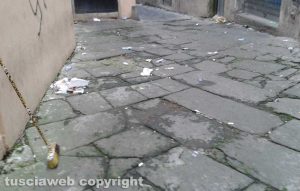 Viterbo - Il degrado a Via dell'Archetto