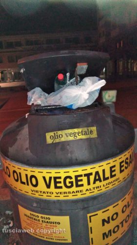 Viterbo - Contenitore degli oli esausti