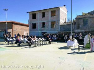 Terremoto - Sipicciano - La celebrata messa all'aperto