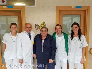 Sandro Gaddi con il personale di Villa Santa Margherita
