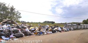 Viterbo - Discarica a cielo aperto in strada Teverina