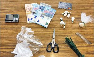 Carabinieri - La droga e i soldi sequestrati