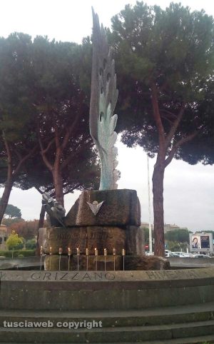 Viterbo - 50esimo anniversario del monumento dei paracadutisti