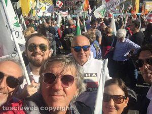 Roma - I viterbesi alla manifestazione del Pd per il sì al referendum costituzionale